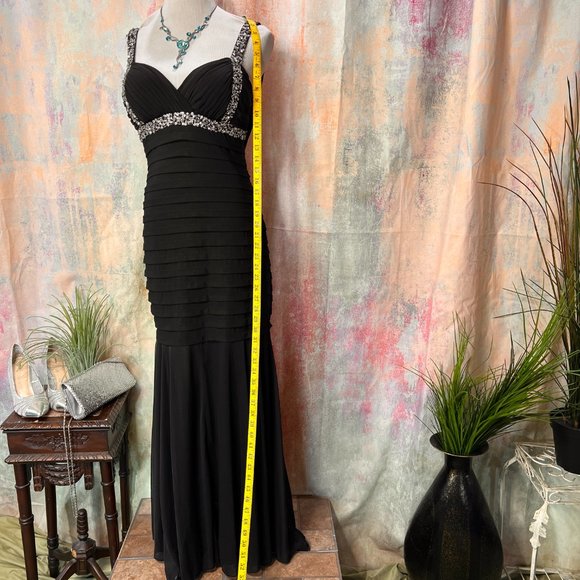 📌Betsy & Adam Look at the backside.....Great looking Prom - Ball - Formal Dress - Picture 8 of 16